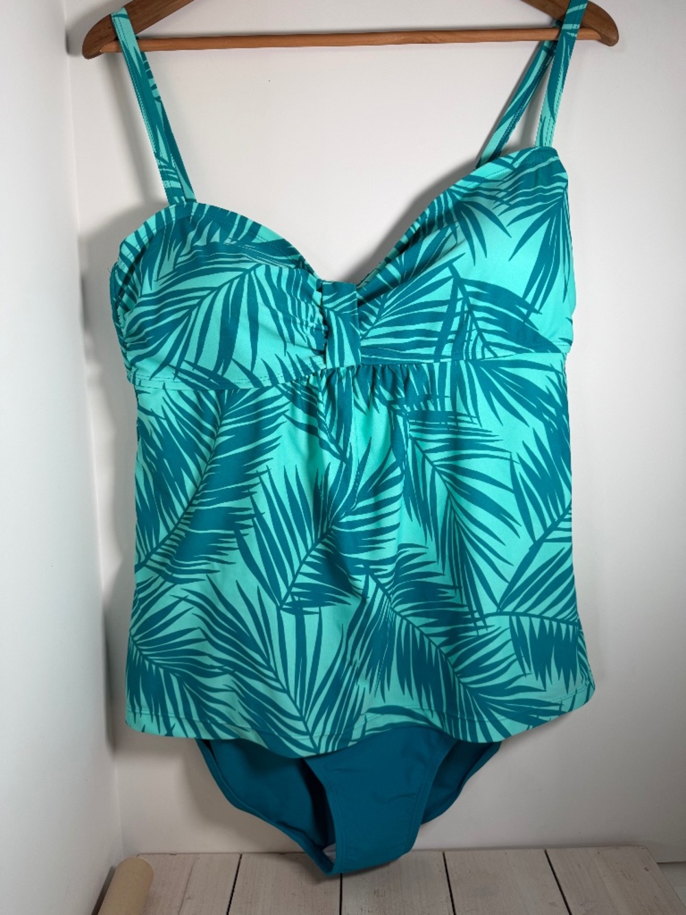 Woman’s Tropical Escape one piece bathing suit SZ 16